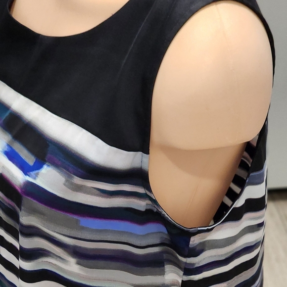 Calvin Klein Silk Sleeveless Black and Multicolor Top - Picture 4 of 6